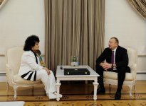 Prezident İlham Əliyev xalq artisti Zeynəb Xanlarovaya "Heydər Əliyev" ordenini təqdim edib (FOTO) (YENİLƏNİB)