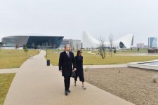 Prezident İlham Əliyev və xanımı Bakıda yeni salınmış parkın açılışında iştirak ediblər (YENİLƏNİB)  (FOTO)