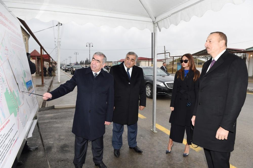 Prezident İlham Əliyev və xanımı Binənin Əli İsazadə küçəsində yenidənqurmadan sonra görülən işlərlə tanış olublar (YENİLƏNİB) (FOTO)
