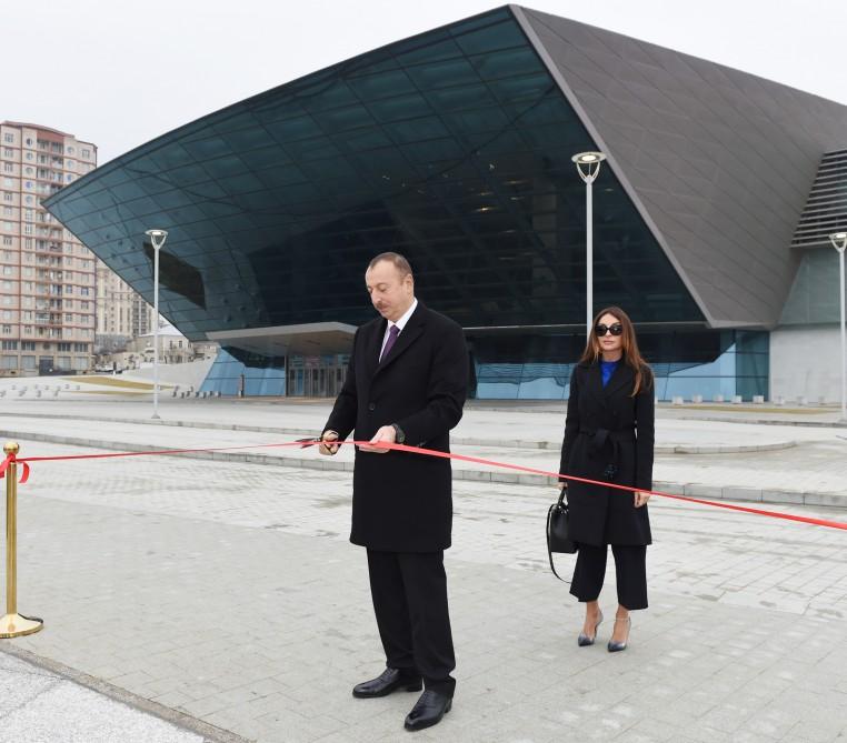 Prezident İlham Əliyev və xanımı Bakıda yeni salınmış parkın açılışında iştirak ediblər (YENİLƏNİB)  (FOTO)