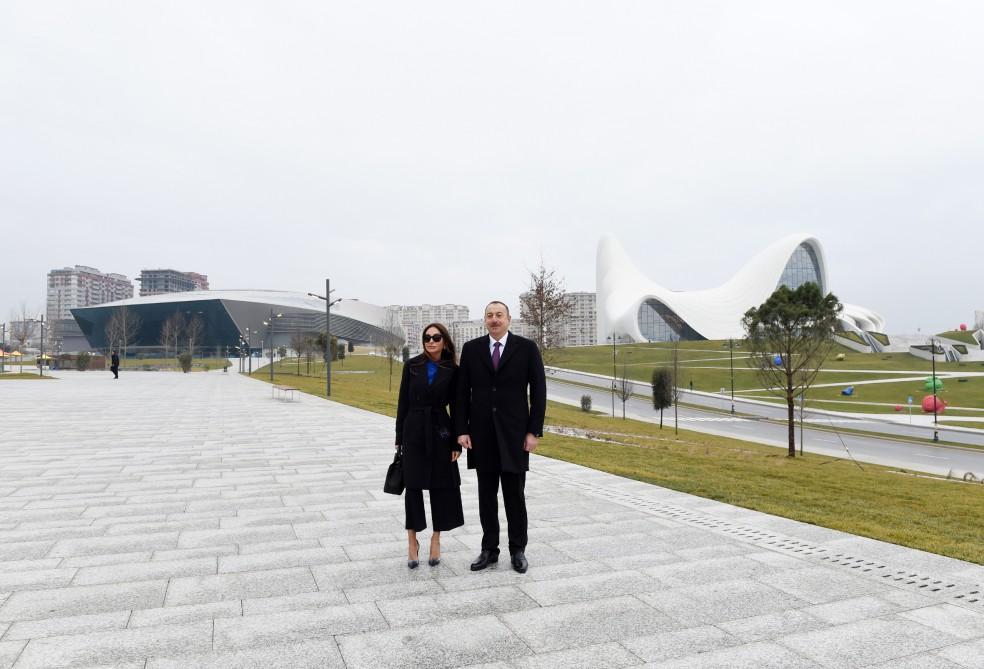 Prezident İlham Əliyev və xanımı Bakıda yeni salınmış parkın açılışında iştirak ediblər (YENİLƏNİB)  (FOTO)