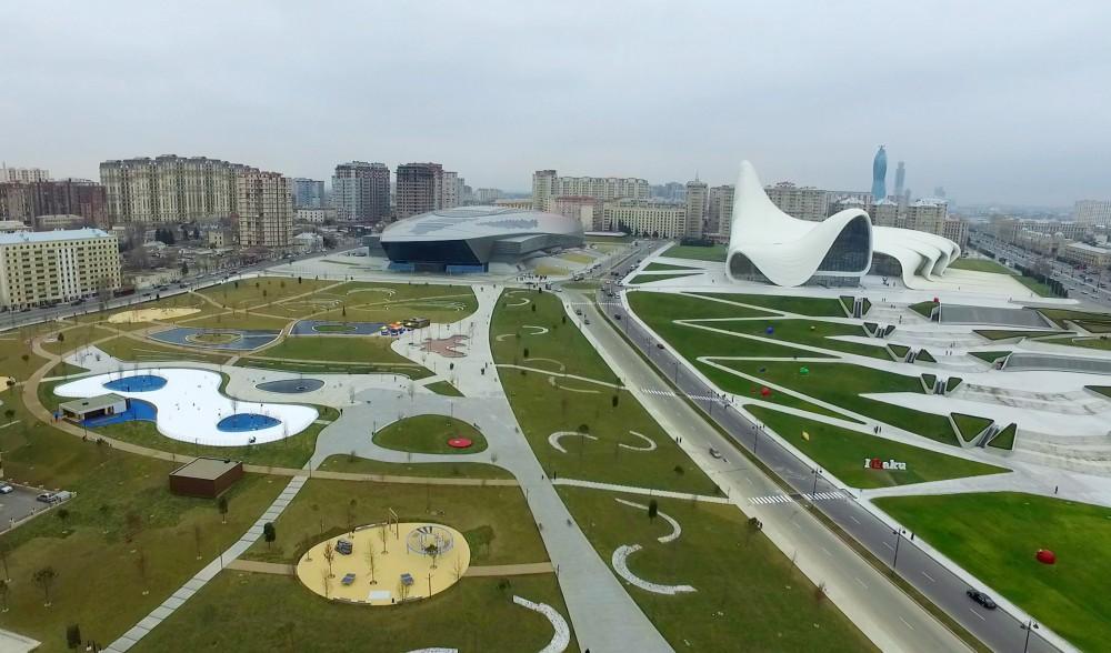 Prezident İlham Əliyev və xanımı Bakıda yeni salınmış parkın açılışında iştirak ediblər (YENİLƏNİB)  (FOTO)