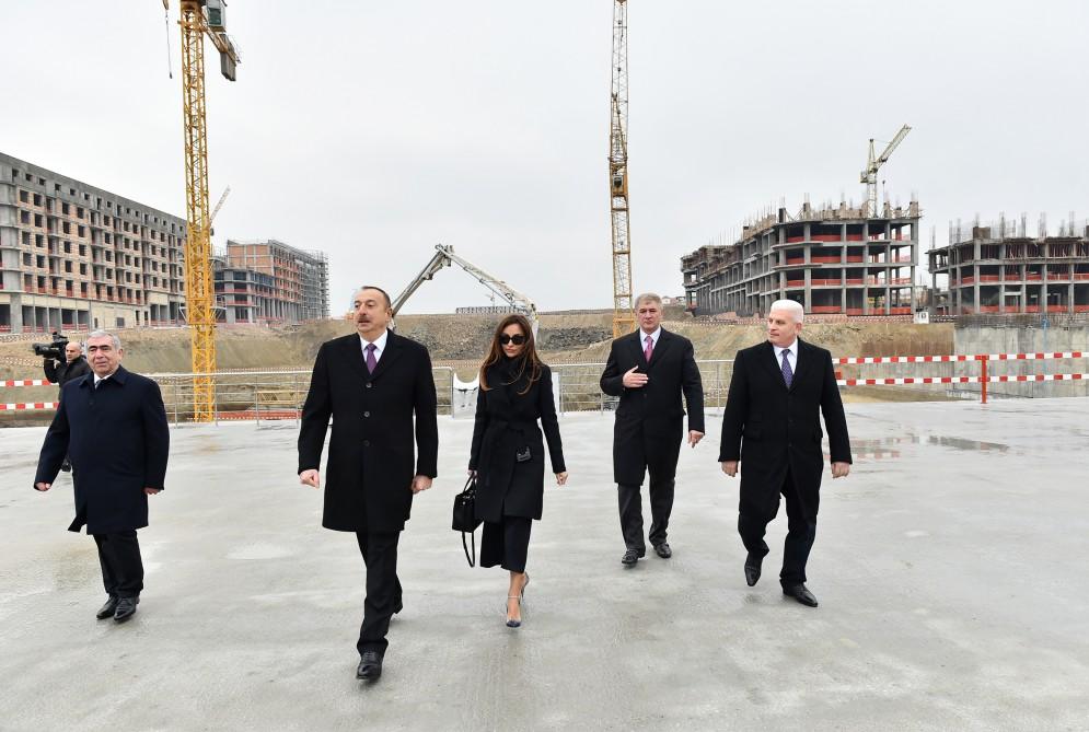 Prezident İlham Əliyev və xanımı "Bakı Ağ Şəhər"də görülən işlərlə tanış olublar (YENİLƏNİB)  (FOTO)