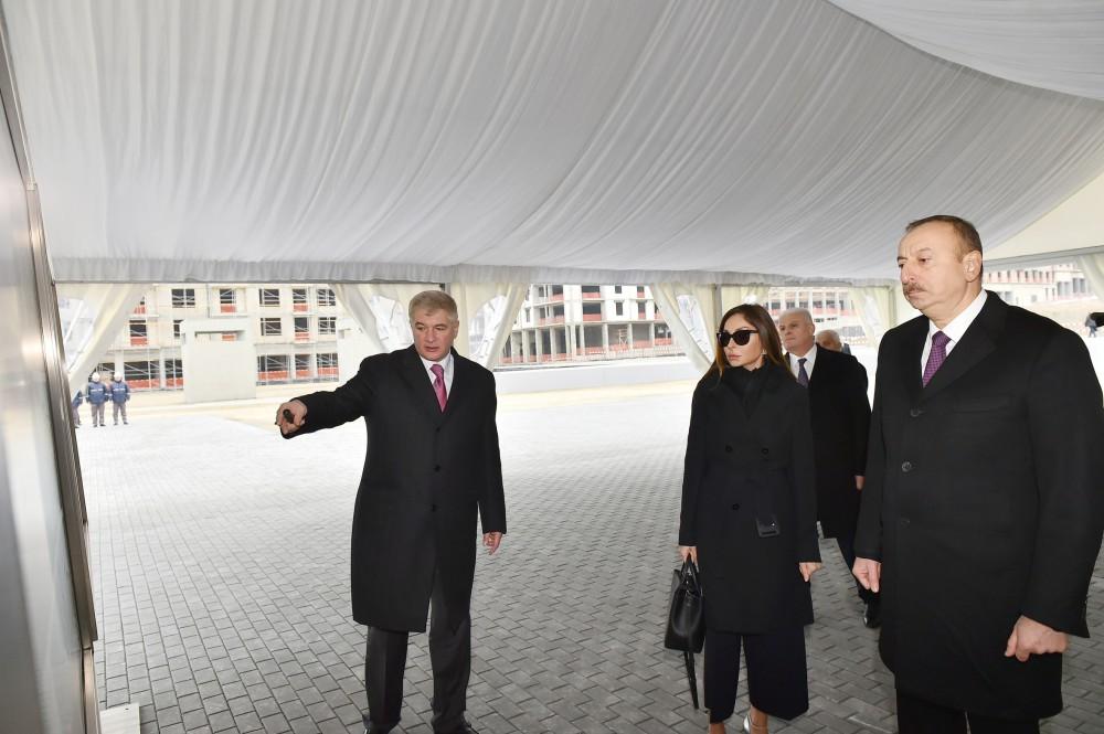 Prezident İlham Əliyev və xanımı "Bakı Ağ Şəhər"də görülən işlərlə tanış olublar (YENİLƏNİB)  (FOTO)
