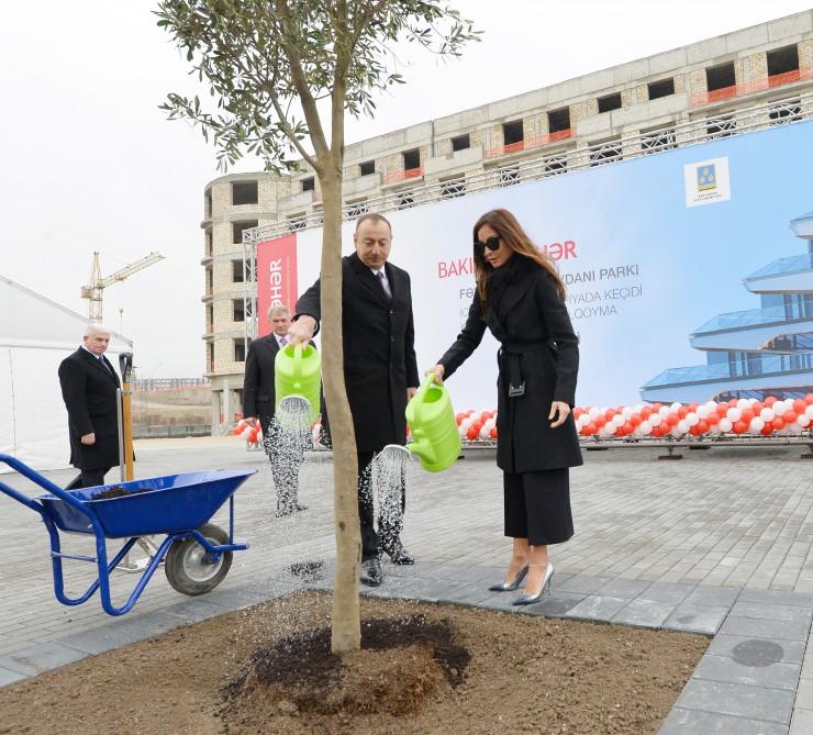 Prezident İlham Əliyev və xanımı "Bakı Ağ Şəhər"də görülən işlərlə tanış olublar (YENİLƏNİB)  (FOTO)
