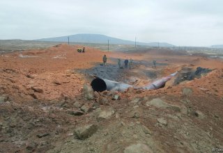 Bakıda qaz kəmərindəki yanğın söndürüldü (YENİLƏNİB-2)  (FOTO)