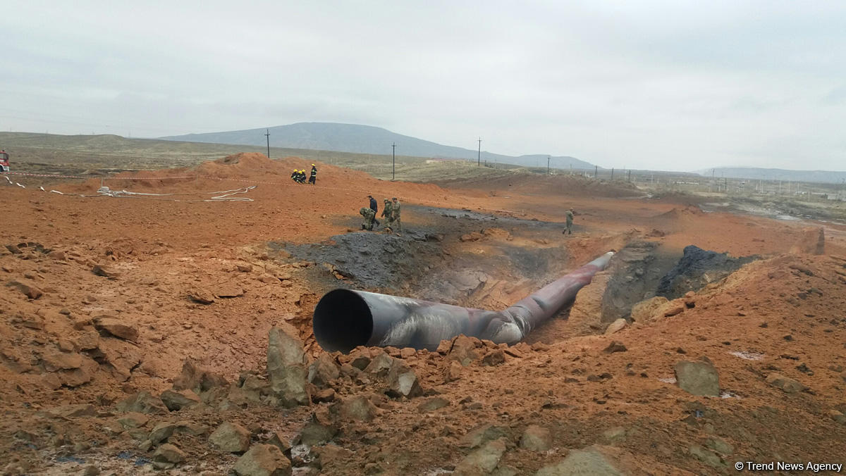 Bakıda qaz kəmərindəki yanğın söndürüldü (YENİLƏNİB-2)  (FOTO)