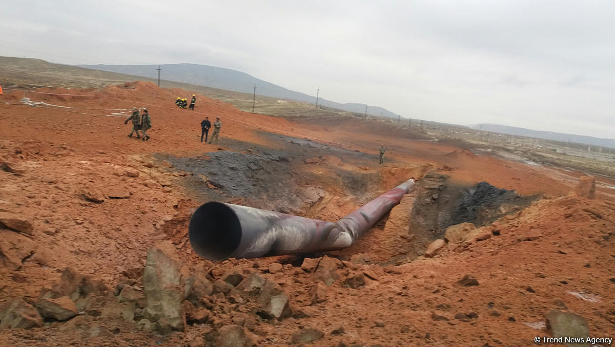 Bakıda qaz kəmərindəki yanğın söndürüldü (YENİLƏNİB-2)  (FOTO)