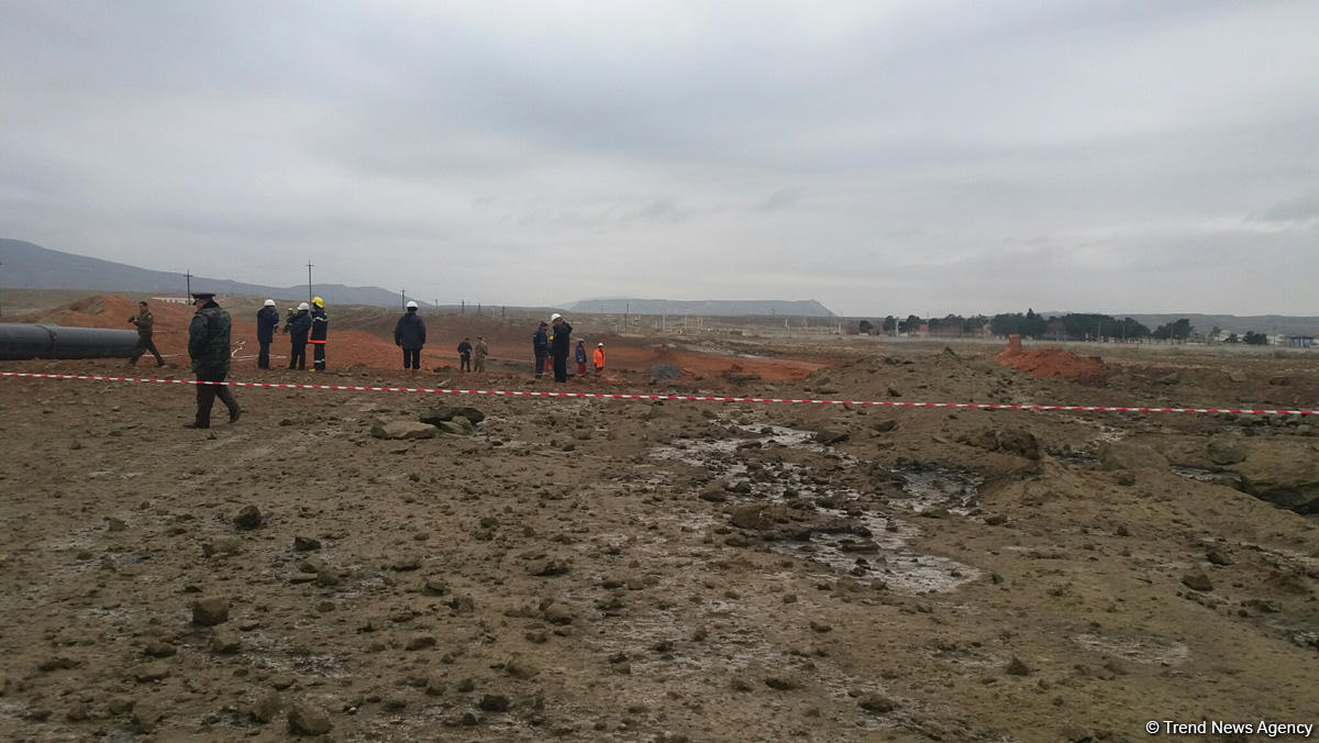 Bakıda qaz kəmərindəki yanğın söndürüldü (YENİLƏNİB-2)  (FOTO)