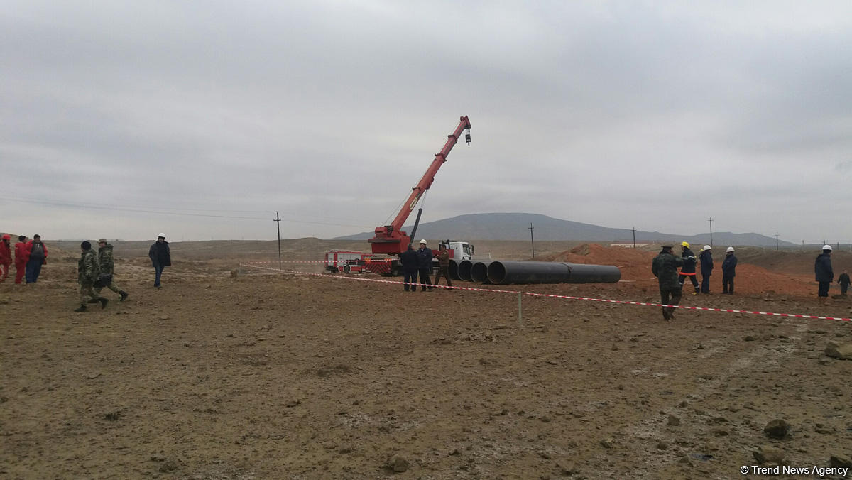 Bakıda qaz kəmərindəki yanğın söndürüldü (YENİLƏNİB-2)  (FOTO)