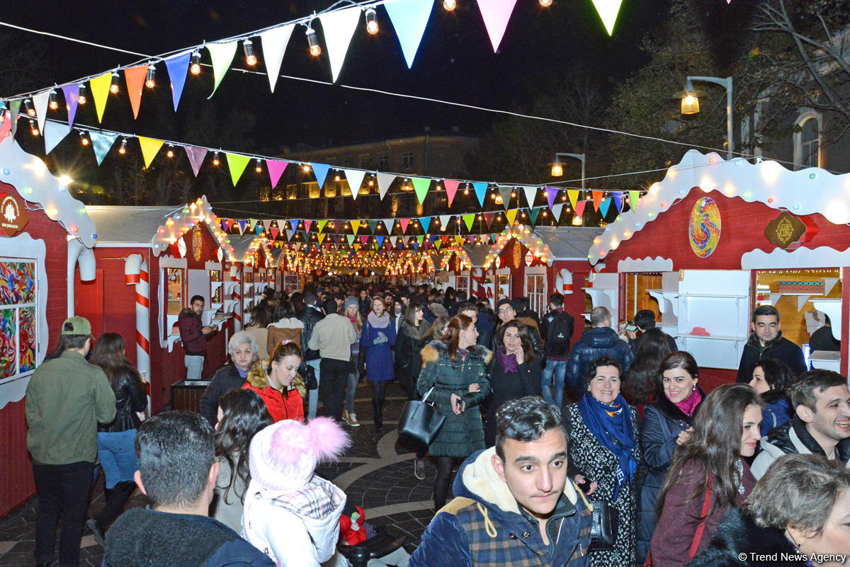 Bakı Yeni il ərəfəsində (FOTO)