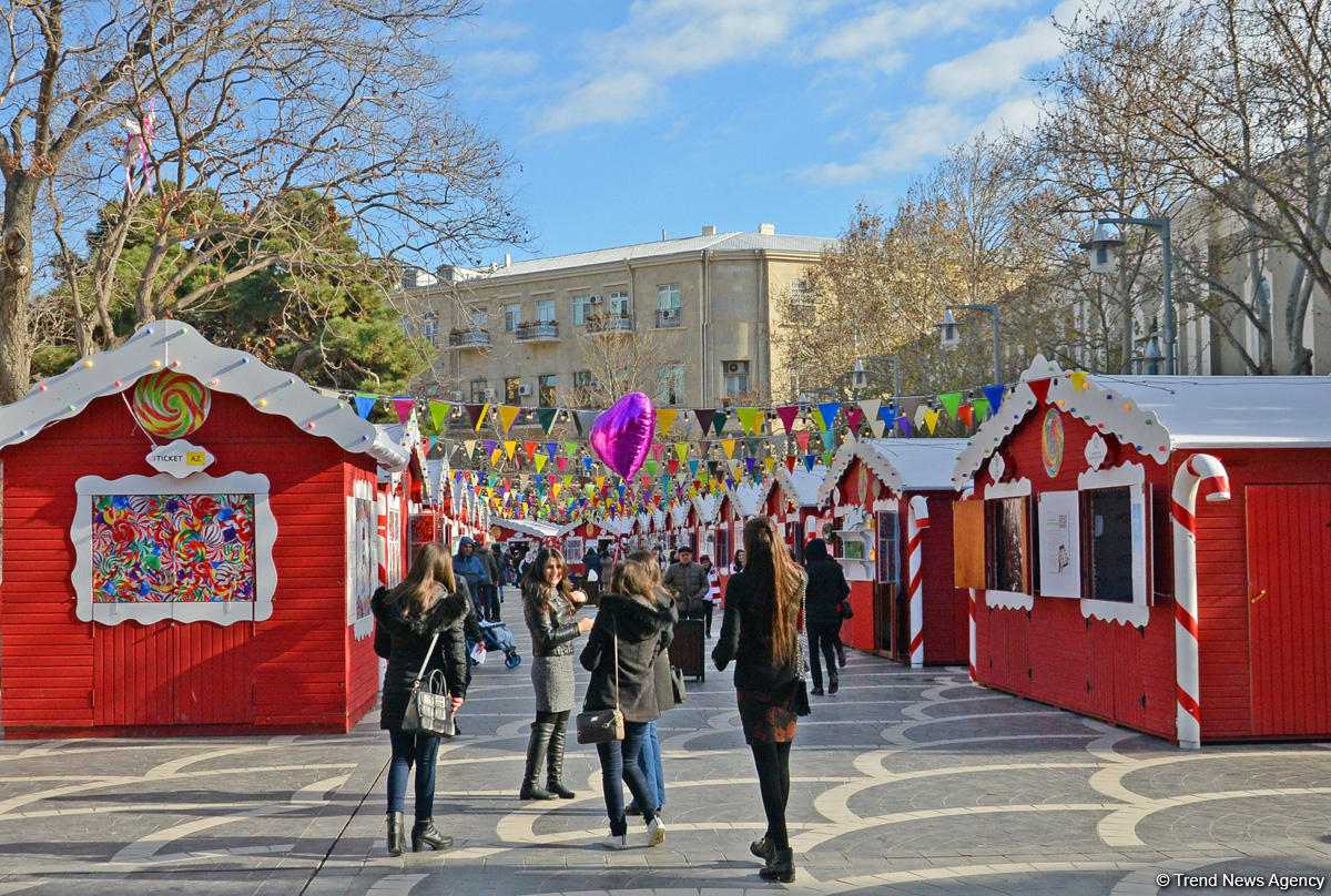 Bakı Yeni il ərəfəsində (FOTO)