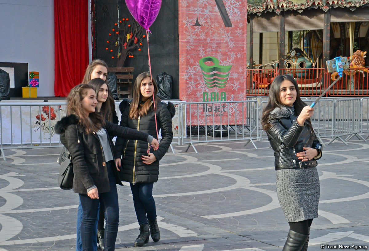 Bakı Yeni il ərəfəsində (FOTO)