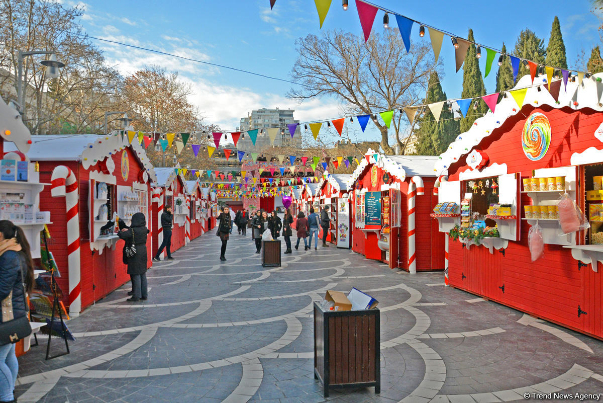 Bakı Yeni il ərəfəsində (FOTO)