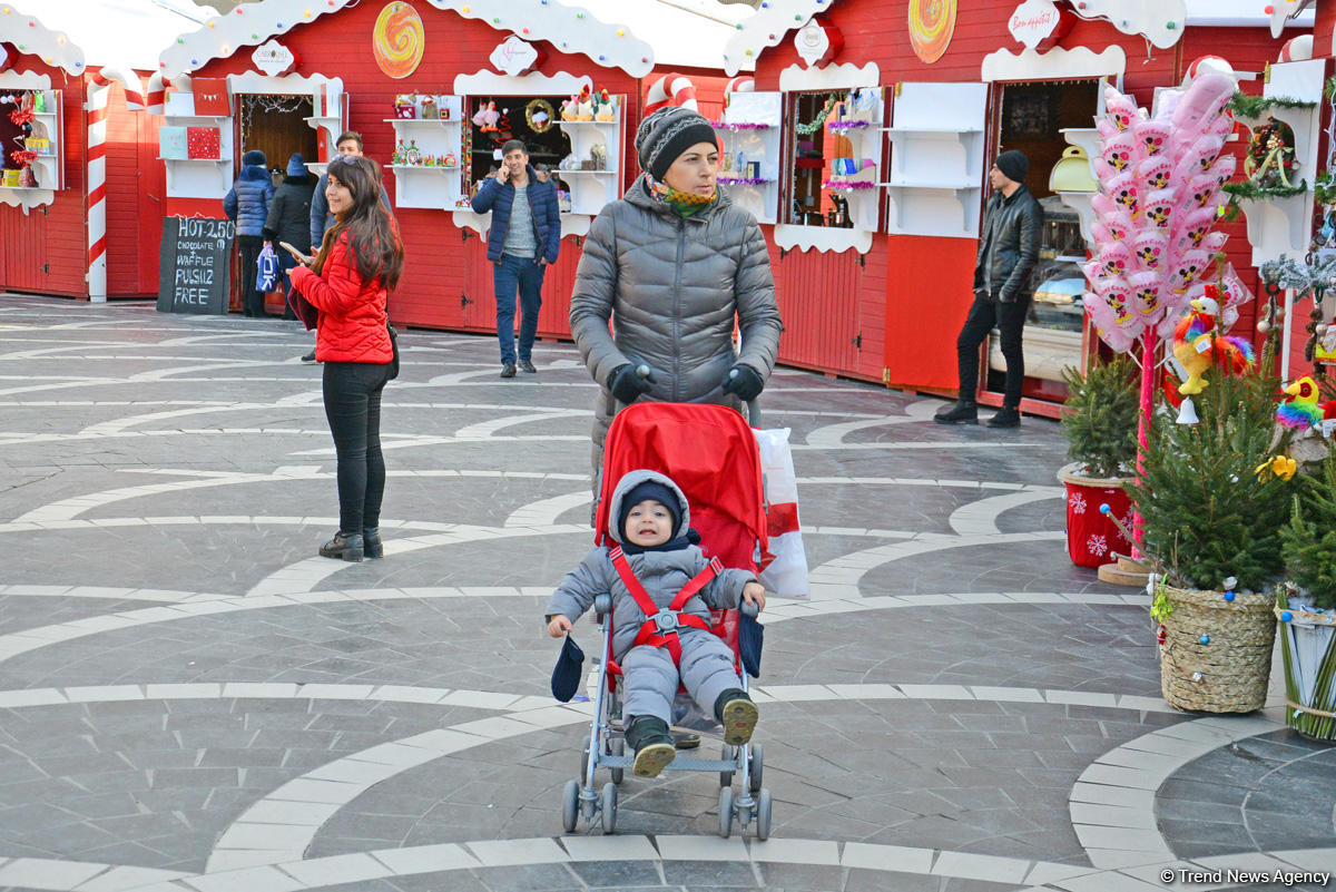 Bakı Yeni il ərəfəsində (FOTO)