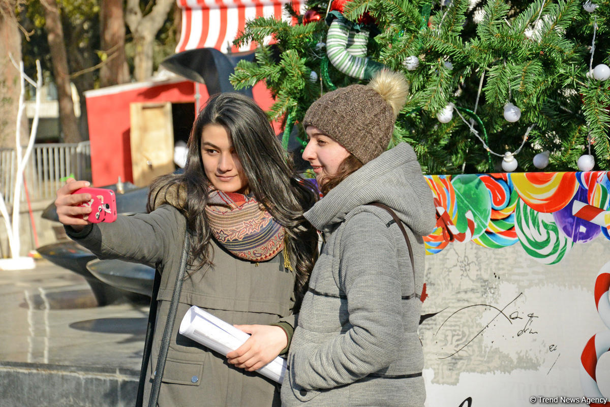 Bakı Yeni il ərəfəsində (FOTO)
