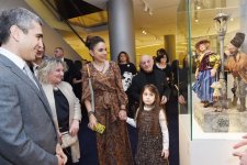 Leyla Əliyeva Heydər Əliyev Mərkəzində "Kukla incəsənətdə" sərgisi ilə tanış olub (FOTO)