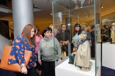 Leyla Əliyeva Heydər Əliyev Mərkəzində "Kukla incəsənətdə" sərgisi ilə tanış olub (FOTO)