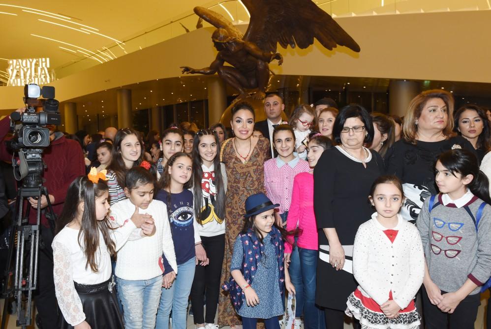 Leyla Əliyeva Heydər Əliyev Mərkəzində "Kukla incəsənətdə" sərgisi ilə tanış olub (FOTO)