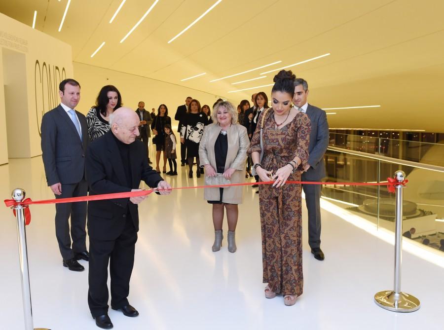 Leyla Əliyeva Heydər Əliyev Mərkəzində "Kukla incəsənətdə" sərgisi ilə tanış olub (FOTO)