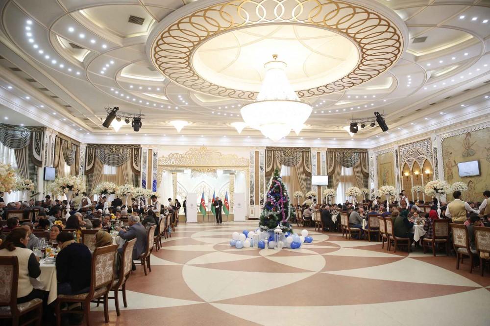 Heydər Əliyev Fondunun təşəbbüsü ilə 165 mindən çox aztəminatlı ailəyə bayram sovqatları verilib (FOTO)