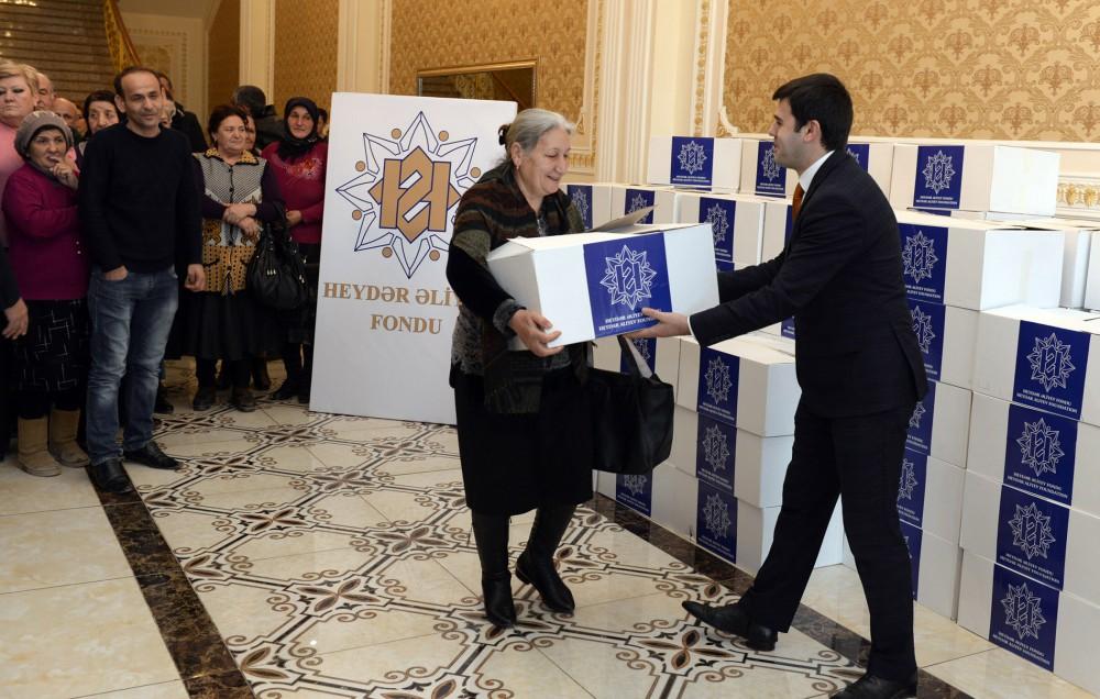 Heydər Əliyev Fondunun təşəbbüsü ilə 165 mindən çox aztəminatlı ailəyə bayram sovqatları verilib (FOTO)