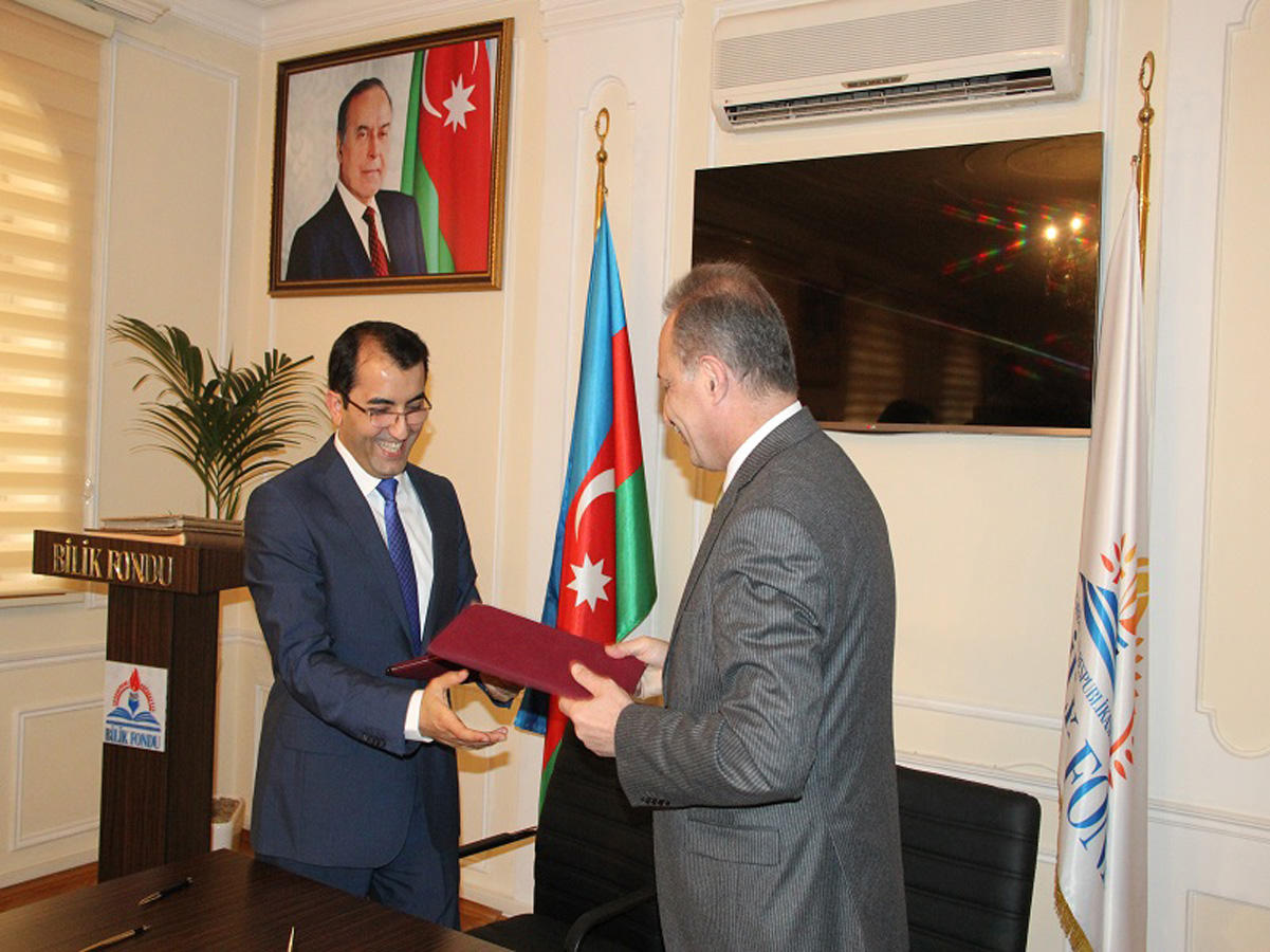 Bilik Fondu ilə nazirlik arasında memorandum imzalanıb (FOTO)