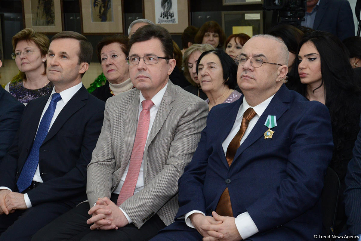 Trend-in Rus xəbərlər xidmətinin rəhbəri Rusiya səfirliyi tərəfindən diplomla təltif olunub (FOTO)