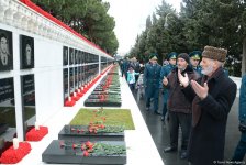 Azərbaycan ictimaiyyəti 20 Yanvar faciəsi qurbanlarının əziz xatirəsini yad edir (FOTO)