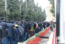 Azərbaycan ictimaiyyəti 20 Yanvar faciəsi qurbanlarının əziz xatirəsini yad edir (FOTO)
