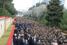 Azərbaycan ictimaiyyəti 20 Yanvar faciəsi qurbanlarının əziz xatirəsini yad edir (FOTO)