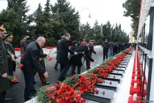 Azərbaycan ictimaiyyəti 20 Yanvar faciəsi qurbanlarının əziz xatirəsini yad edir (FOTO)