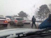 Bakı-Sumqayıt yolunda qəza, yol bağlanıb - 10-a yaxın avtomobil toqquşub (FOTO)