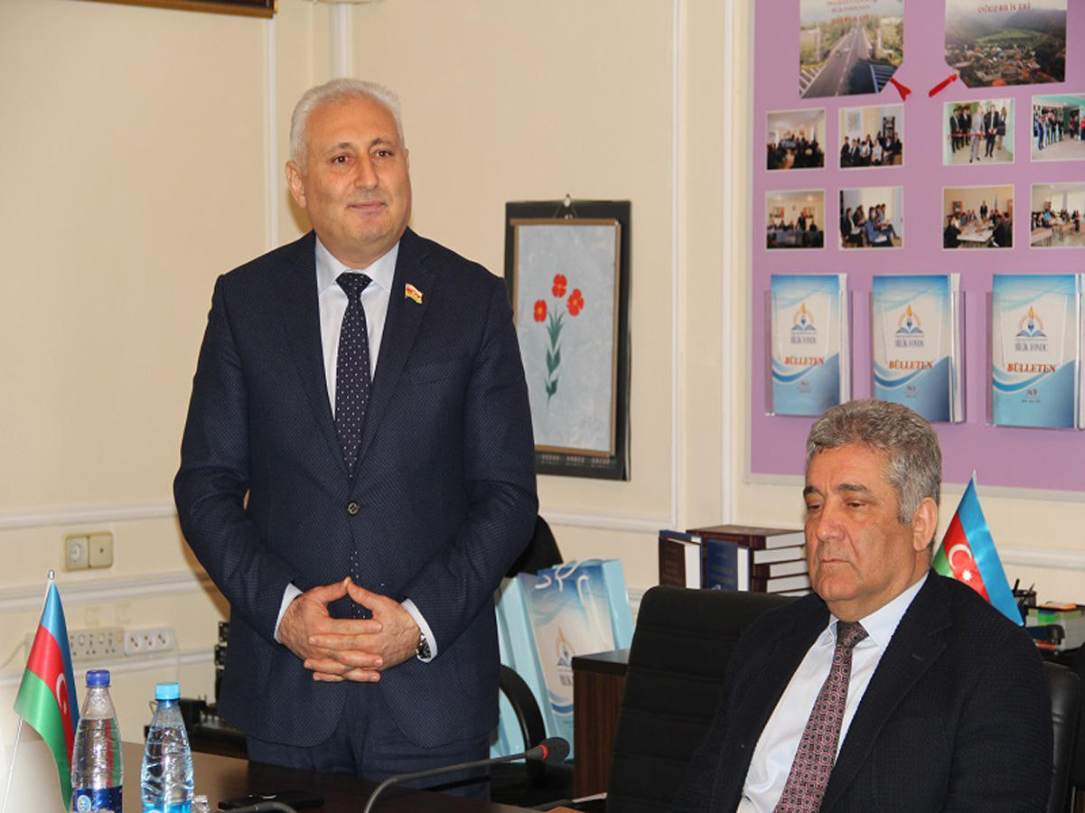 Bilik Fondunda Hikmət Babaoğlu ilə “İmzalı görüş”   (FOTO)