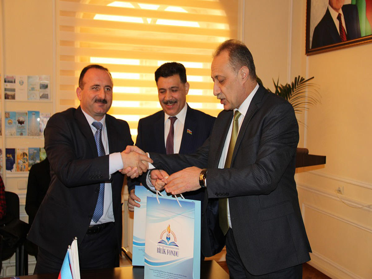 Bilik Fondunda Hikmət Babaoğlu ilə “İmzalı görüş”   (FOTO)