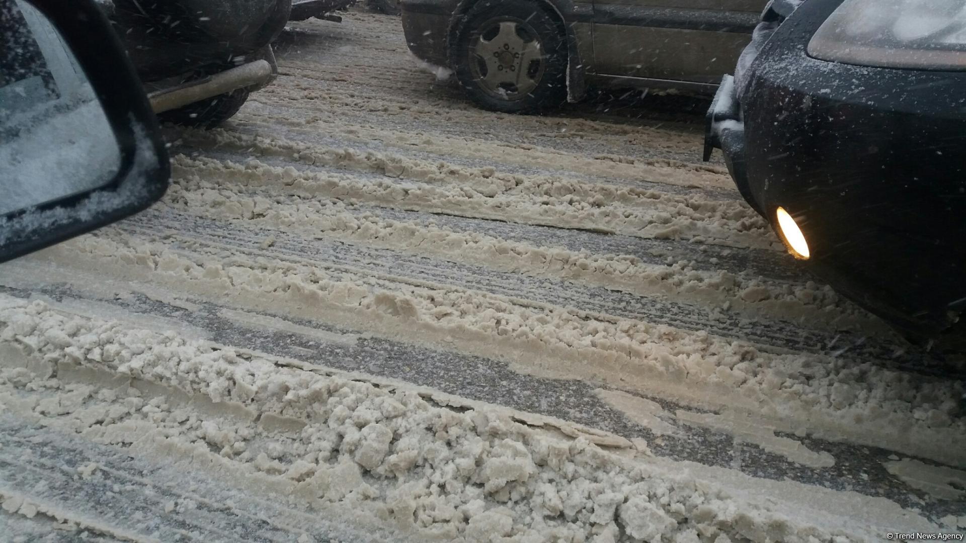 Bakı-Sumqayıt yolunda hərəkət çətinləşdi (FOTO)