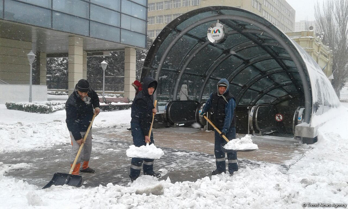 Bakı Metropolitenində qərargah yaradıldı - stansiya girişləri nəzarətə götürüldü (FOTO)