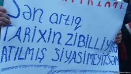 Gənclər Müsavat Partiyasının qızışdırıcı siyasətinə etiraz etdi (FOTO) (YENİLƏNİB)
