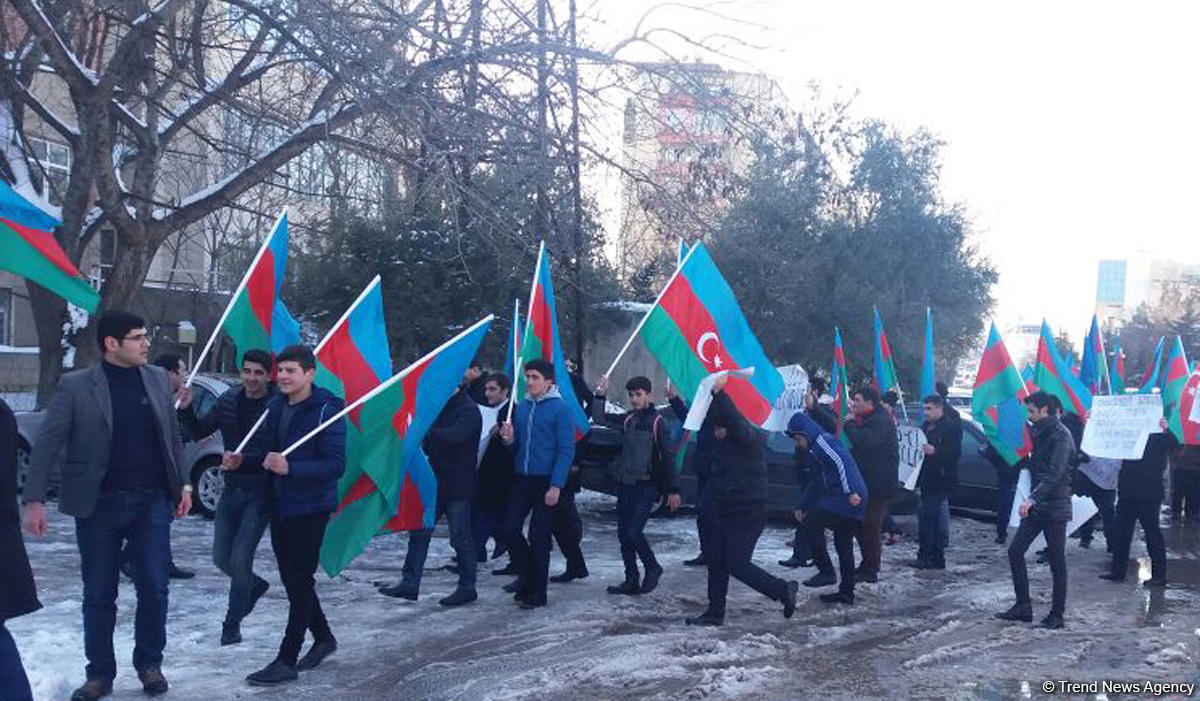 Gənclər Müsavat Partiyasının qızışdırıcı siyasətinə etiraz etdi (FOTO) (YENİLƏNİB)