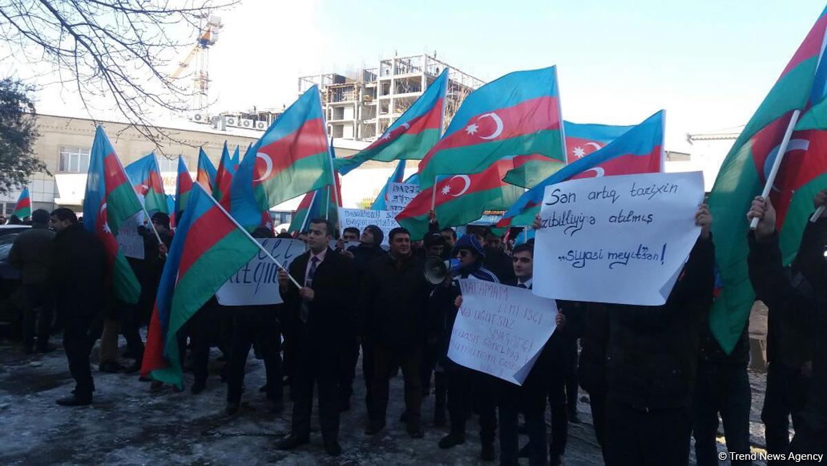 Gənclər Müsavat Partiyasının qızışdırıcı siyasətinə etiraz etdi (FOTO) (YENİLƏNİB)