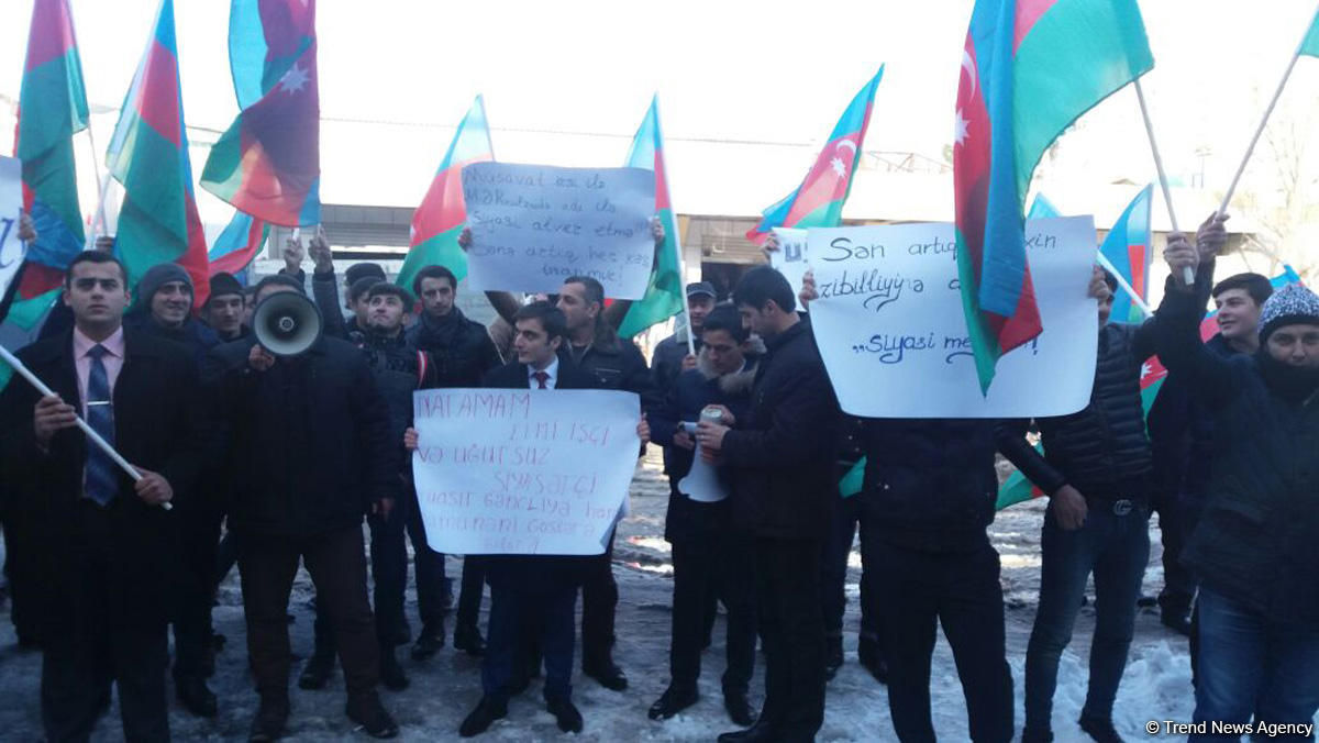 Gənclər Müsavat Partiyasının qızışdırıcı siyasətinə etiraz etdi (FOTO) (YENİLƏNİB)