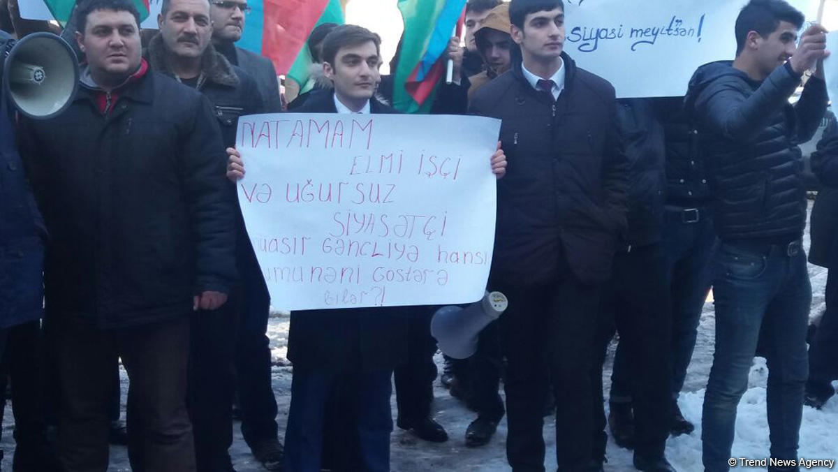 Gənclər Müsavat Partiyasının qızışdırıcı siyasətinə etiraz etdi (FOTO) (YENİLƏNİB)