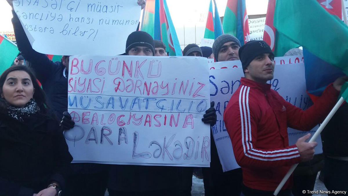 Gənclər Müsavat Partiyasının qızışdırıcı siyasətinə etiraz etdi (FOTO) (YENİLƏNİB)