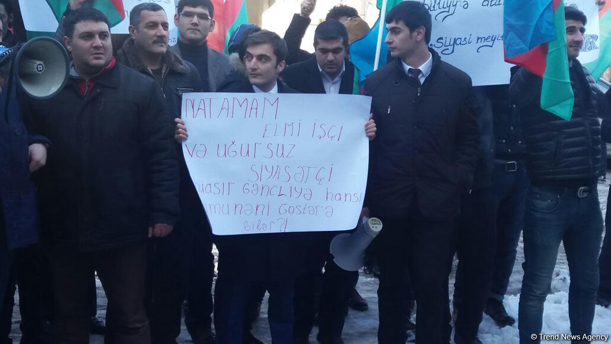 Gənclər Müsavat Partiyasının qızışdırıcı siyasətinə etiraz etdi (FOTO) (YENİLƏNİB)