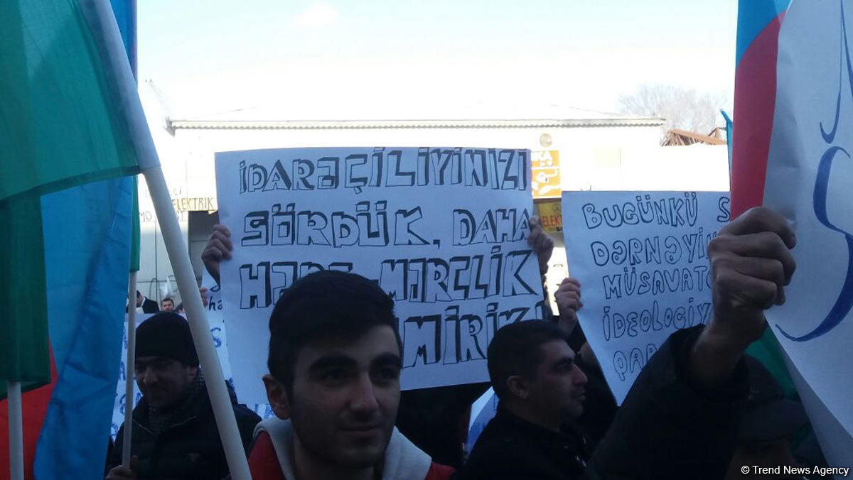 Gənclər Müsavat Partiyasının qızışdırıcı siyasətinə etiraz etdi (FOTO) (YENİLƏNİB)