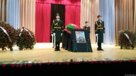 Şəhid Çingiz Qurbanovla vida mərasimi keçirilib (FOTO) (YENİLƏNİB-2)
