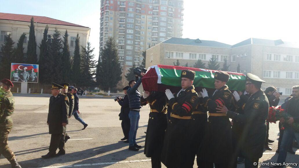 Şəhid Çingiz Qurbanovla vida mərasimi keçirilib (FOTO) (YENİLƏNİB-2)