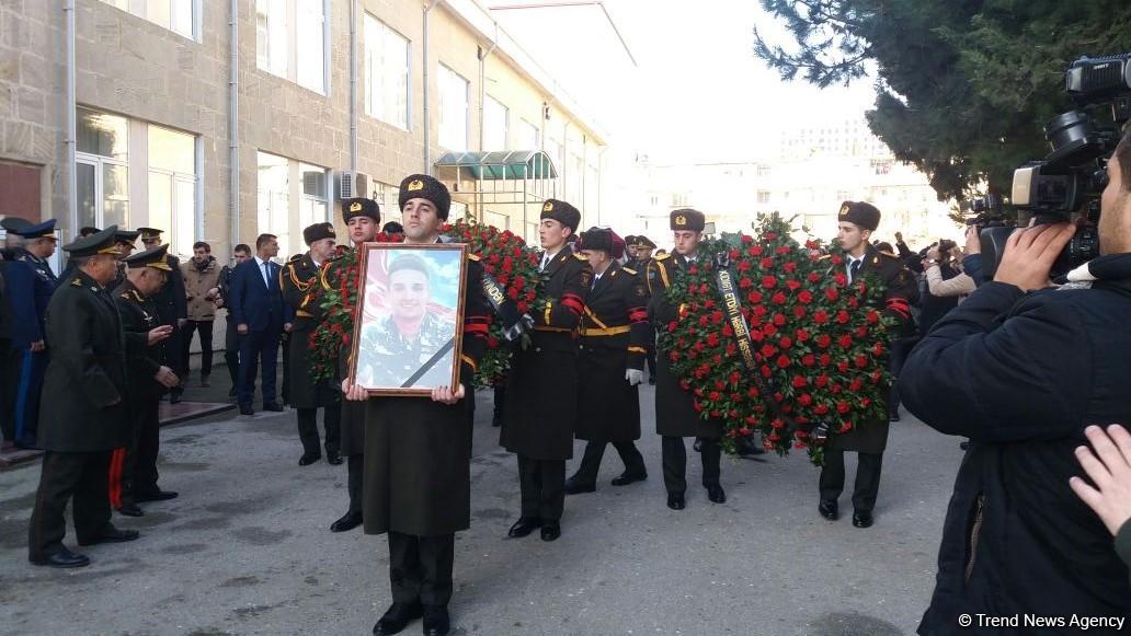 Şəhid Çingiz Qurbanovla vida mərasimi keçirilib (FOTO) (YENİLƏNİB-2)