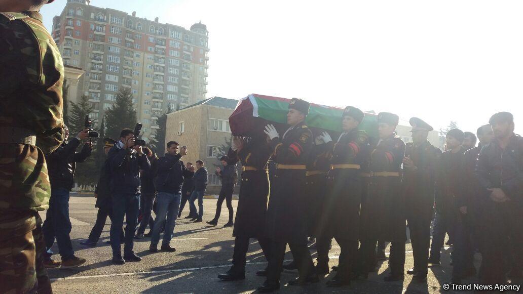 Şəhid Çingiz Qurbanovla vida mərasimi keçirilib (FOTO) (YENİLƏNİB-2)