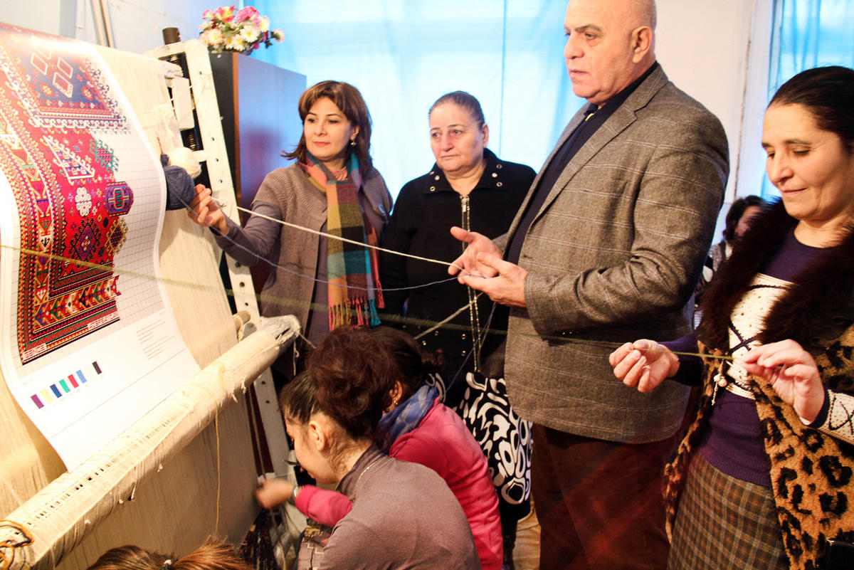 Vidadi Muradov: Şəmkir Gəncəbasar bölgəsinin zəngin xalçaçılıq ənənələrinə malikdir (FOTO)